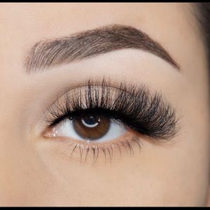 3D mink lashes. Up to 20 wears if proper care.